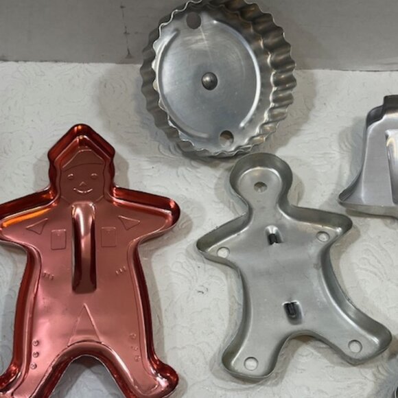 VTG 8 Various Biscuit Cookie Cutters Metal Gingerbread Man Stars Bell Tree Boot - Picture 3 of 12